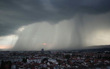 Dijelovi Hrvatske pod upozorenjima zbog grmljavinskog nevremena i jakog vjetra