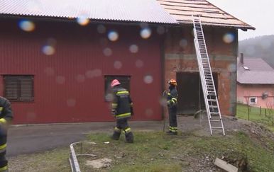 Nevrijeme uništilo krovove vatrogasnog doma (Foto: Dnevnik.hr)