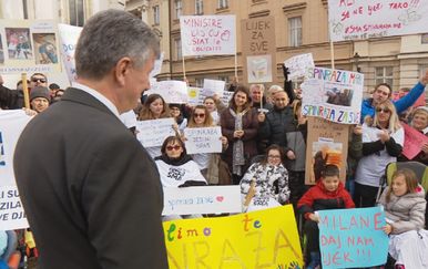 Ministar Kujundžić s prosvjednicima (Foto: Vijesti u 14h)