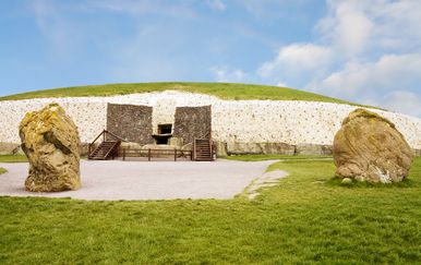 Newgrange u Irskoj jedan je od najstarijih neolitskih spomenika u Irskoj (Foto: Guliver/Thinkstock)