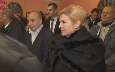 Kolinda Grabar Kitarović na misi u Karlovcu (Foto: Dnevnik.hr) - 3