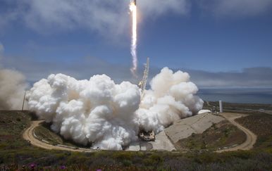 Raketa Falcon 9 (Foto: AFP)