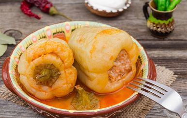 Recept za punjene paprike koji ćete sačuvati u obiteljskoj kuharici