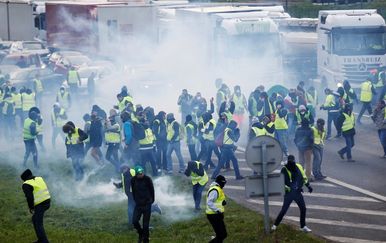 Prosvjed žutih prsluka u Parizu (Foto: AFP) - 1
