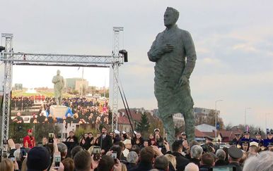 Otkriven spomenik Franji Tuđmanu (Foto: Dnevnik.hr)