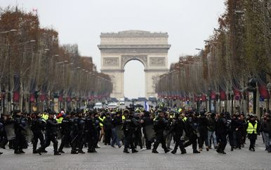 Prosvjed žutih prsluka u Parizu (Foto: AFP) - 6