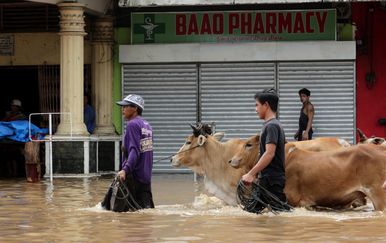 Ljudi su masovno evakuirani (Foto: AFP)