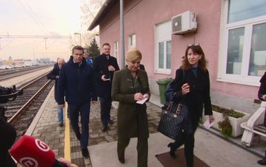 Kolinda Grabar Kitarović s bilježnicom