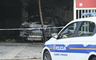 U Zagrebu izgorio automobil