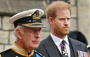 Kralj Charles III. i princ Harry