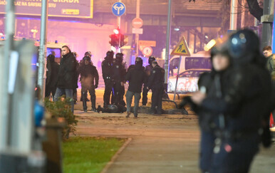Navijači se u Zagrebu sukobili s policijom - 9