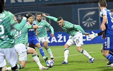 Obrana Hajduka u derbiju na Maksimiru