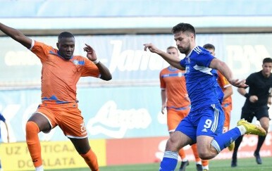 Lamine Ba i Bruno Petković