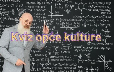 Profesor ispred ploče ispunjene matematičkim formulama i naslov kviza