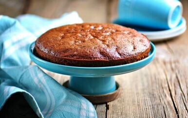Ne može jednostavnije: Slatka torta od meda za koju sve sastojke imate kod kuće