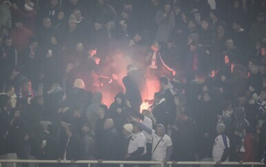 Bad Blue Boysi su bacili baklju među gledatelje na zapadnoj tribini