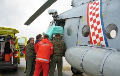 Vojnim helikopterom iz Dubrovnika u Split prevezena beba stara četiri dana