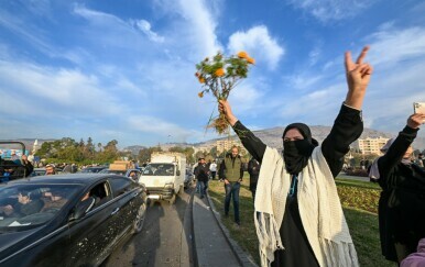 Sirijski pobunjenici uspostavili kontrolu nad Damaskom i Homsom - 1