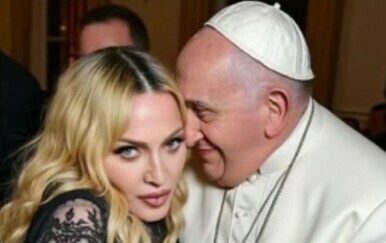 Madonna i Papa Franjo AI