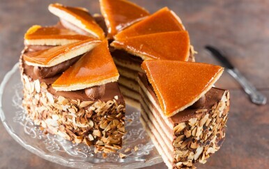 Doboš torta: Recept za mađarsku slasticu koja ostaje svježa i kad drugi kolači "pokleknu"
