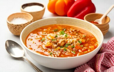 Varivo s mljevnim mesom, rižom i paprikama recept