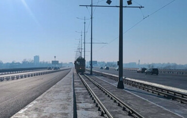 Tramvaj na zagrebačkom Jadranskom mostu