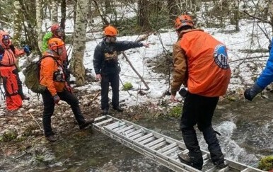 Dva muškarca pronađena mrtva