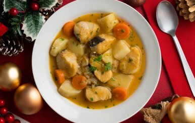 Najbolji bakalar na crveno: Klasični recept + jeftinija alternativa koja oduševljava