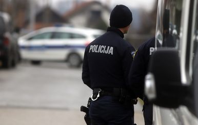 Muškarac (34) pokušao pobjeći policijskoj ophodnji pa napadao policijske službenike