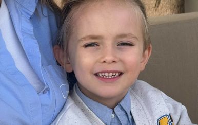 Bloomova kombinacija u košulji i čizmicama od brušene kože