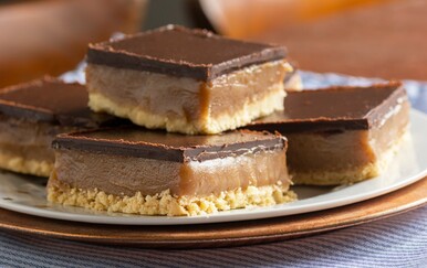 Božićna verzija shortbread millionaire kolača recept