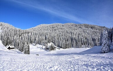 Zimski bijeg u Sloveniju uz Crno jaje: spoj skijanja, wellnessa i tišine alpskih pejzaža