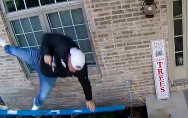 Spremanje za blagdane ne ide im po planu, kamera uhvatila nezgodne trenutke