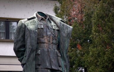 Vandal tijekom noći ukrao glavu sa spomenika Titu:
