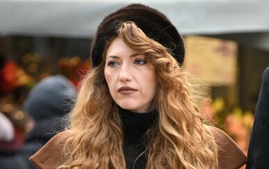 Ulična moda Zagreb visoke čizme podstavljene umjetnim krznom 2025.