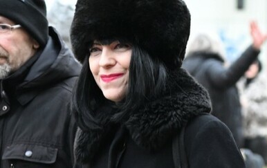 Kako izgleda partner Mirele Holy?