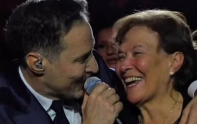 Peđa Jovanović zapjevao s roditeljima