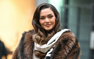 Laura Gnjatović u bundi i trapericama na zagrebačkoj špici