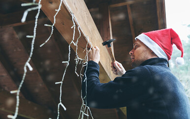 Kanađanin 'ukrasio' kuću porukama da ne postoji Djed Božićnjak