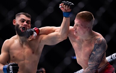 Protivnik ga uništavao od batina, a onda ga brutalnim zahvatio i pobijedio!