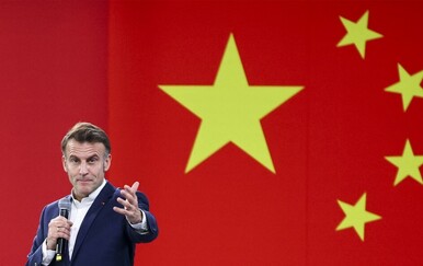 Emmanuel Macron u Kini