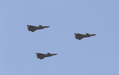 Japan tvrdi da s kineskog nosača zrakoplova nastavljaju intenzivne zračne operacije