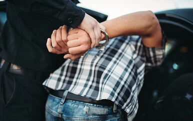 U centru grada legalno prodavao drogu