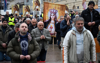 Pokrenuta peticija za zabranu molitelja na trgovima: Oglasili se Vitezovi