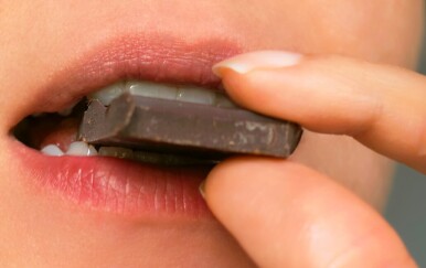 8 suplemenata koje ne biste trebali miješati s tamnom čokoladom