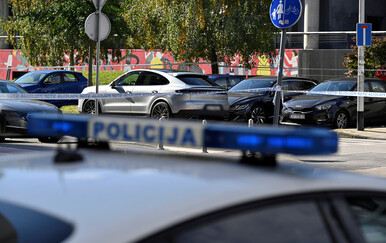 Drama u Sisku: Šestorka prijetila mještanima ispred kuće, bacali stvari