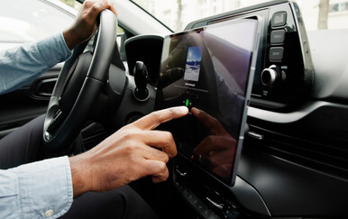 Još jedan proizvođač automobila eksperimentira s oglasima tijekom vožnje, vozači izvan sebe od bijesa