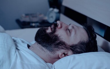 Nova opasnost apneje u snu: Stručnjaci upozoravaju na skriveni rizik za mozak!