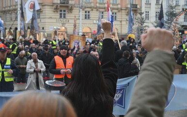 Potpisivanje peticije za premještaj molitelja s trgova