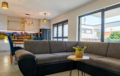 Prostrani open-space dnevni boravak za obiteljska druženja